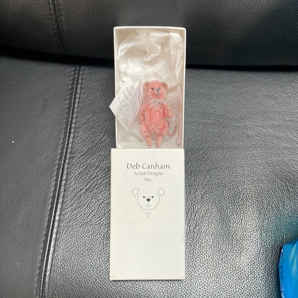 Signed and Numbered Deb Canham “Sugar” Mouse Figurine - Picture 11 of 11